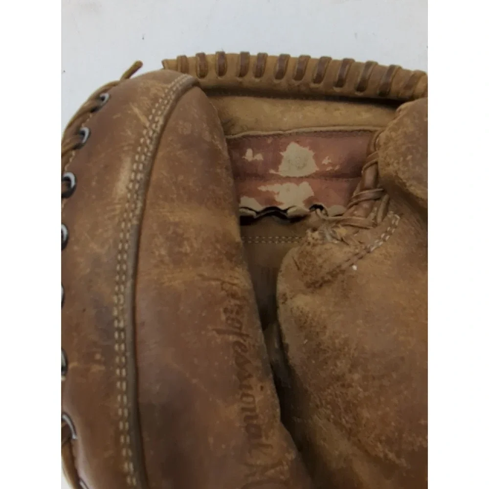 Wilson A2402 Professional Model Catchers Mitt Righty Nylon Stitched USA C3